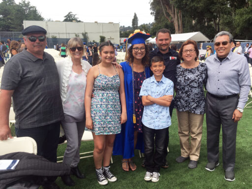 Cinthya con su hija (Angeni), su marido (C.J.) y su hijo (Charlie).